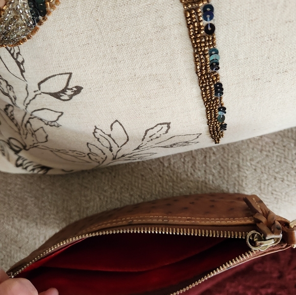 VINTAGE BROWN DOONEY & BOURKE OSTRICH LEATHER WRISTLET - Picture 5 of 6